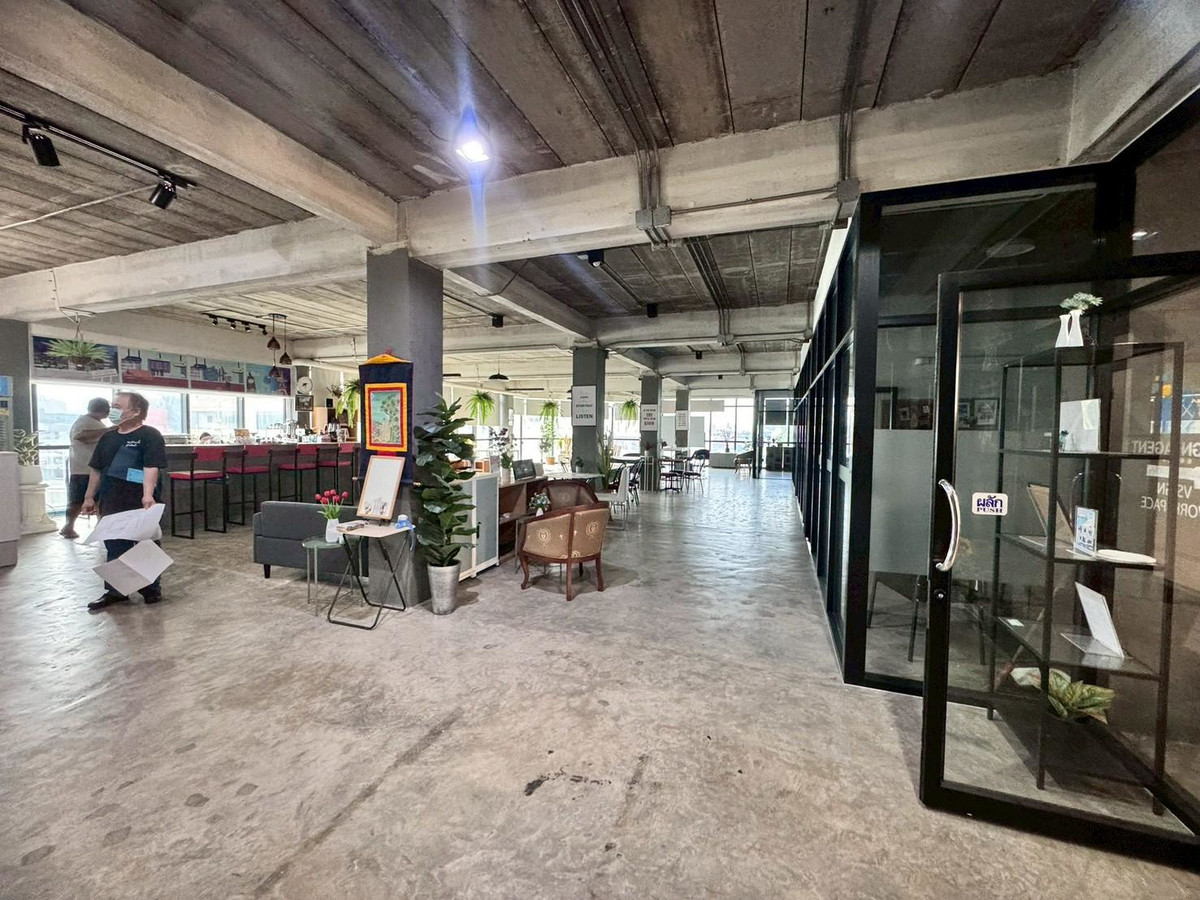 For RentOfficeRamkhamhaeng, Hua Mak : Office space for rent, 5th floor, beautiful open building, suitable for doing business. Next to Ramkhamhaeng Road (N.1923)