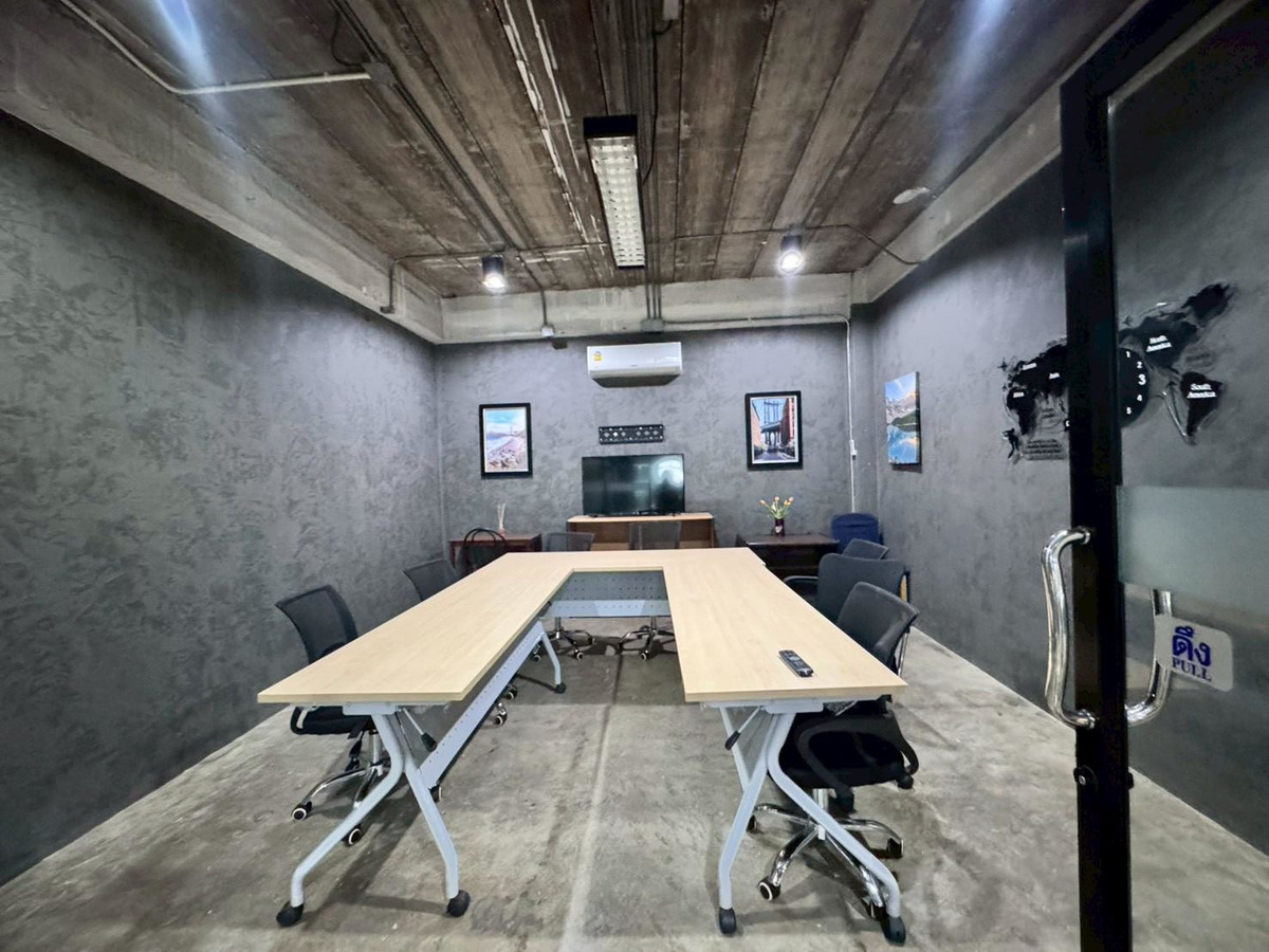 For RentOfficeRamkhamhaeng, Hua Mak : Office space for rent, 5th floor, beautiful open building, suitable for doing business. Next to Ramkhamhaeng Road (N.1923)
