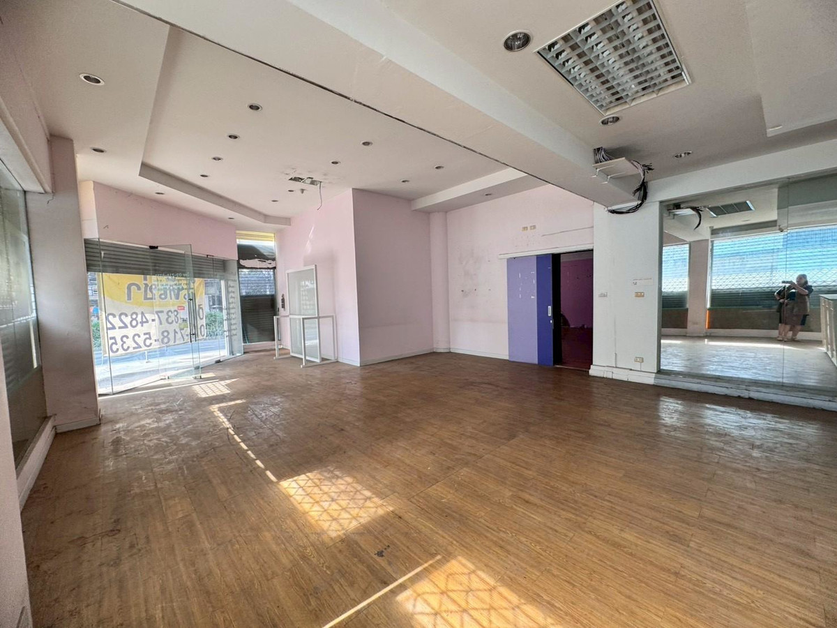 For RentOfficeRamkhamhaeng, Hua Mak : Office space for rent, 1st floor and mezzanine, beautiful open building, next to Ramkhamhaeng Road (N.1920)