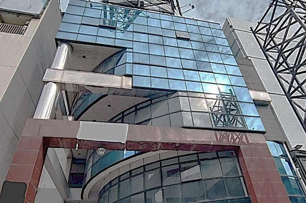 For RentShop HouseRama9, Petchburi, RCA : 🏢 A 7-storey building with a solid structure, located on Rama 9 Road 💥  Special Price 💥 ** NO CO-AGENT ** 