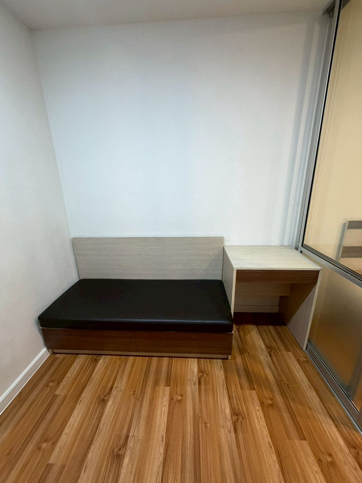 For RentCondoLadkrabang, Suwannaphum Airport : For rent, V condo Chalong Krung, V Condo Lat Krabang, Building A1, 4th floor (room 23 sq m)