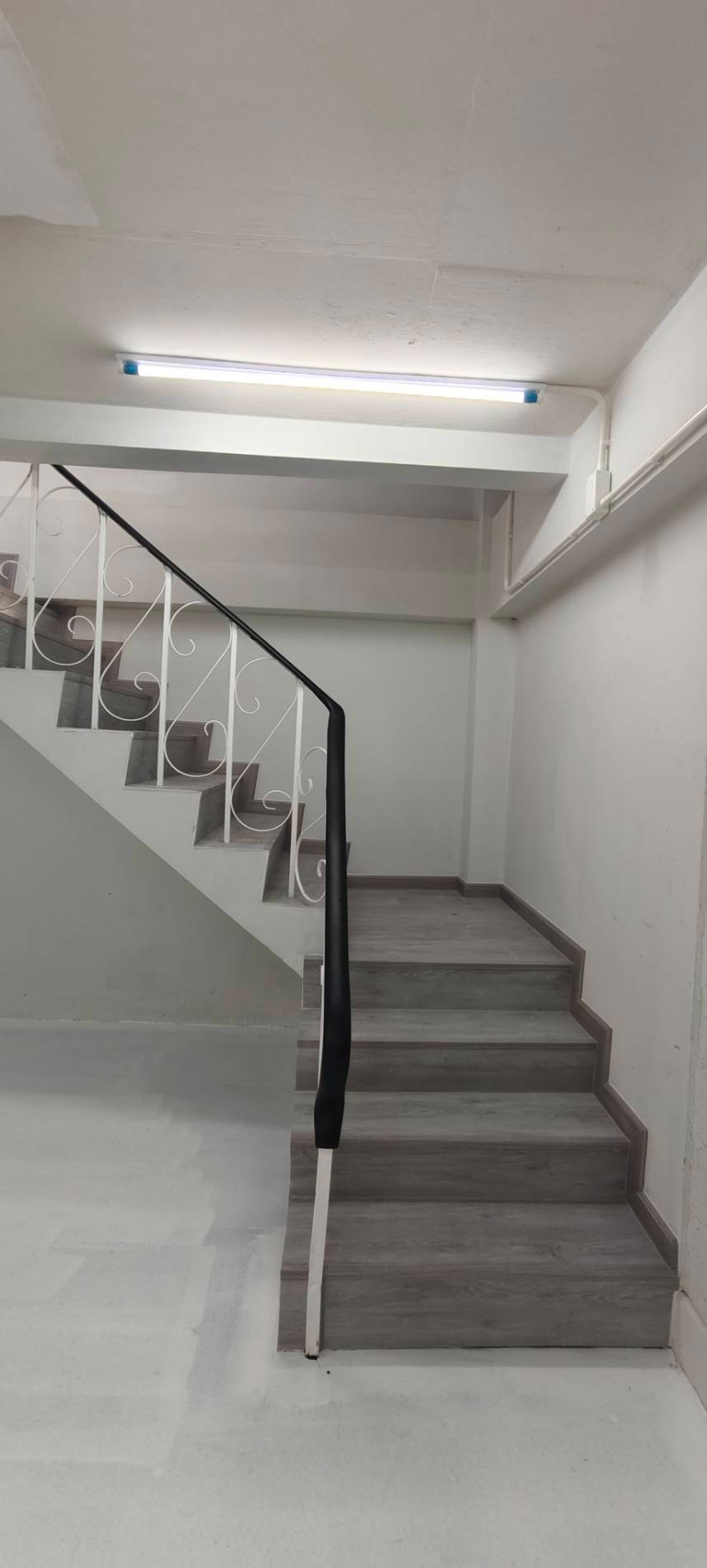 For RentOfficeBangna, Bearing, Lasalle : ✨Rent | Commercial building Bearing, 400 sqm, BTS Bearing, MRT Si Bearing Yellow Line, warehouse office, 3-phase electricity, epoxy flooring, e-commerce space, SME office, Bang Na area, BITEC nearby