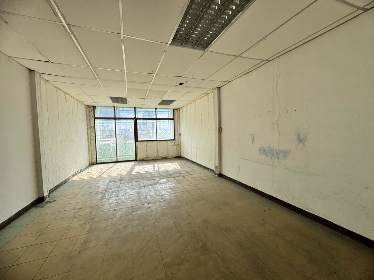 Shop HouseRamkhamhaeng, Hua Mak : Commercial building for sale/rent, Ramkhamhaeng 12, good location, near the Orange Line MRT station (N.1919)