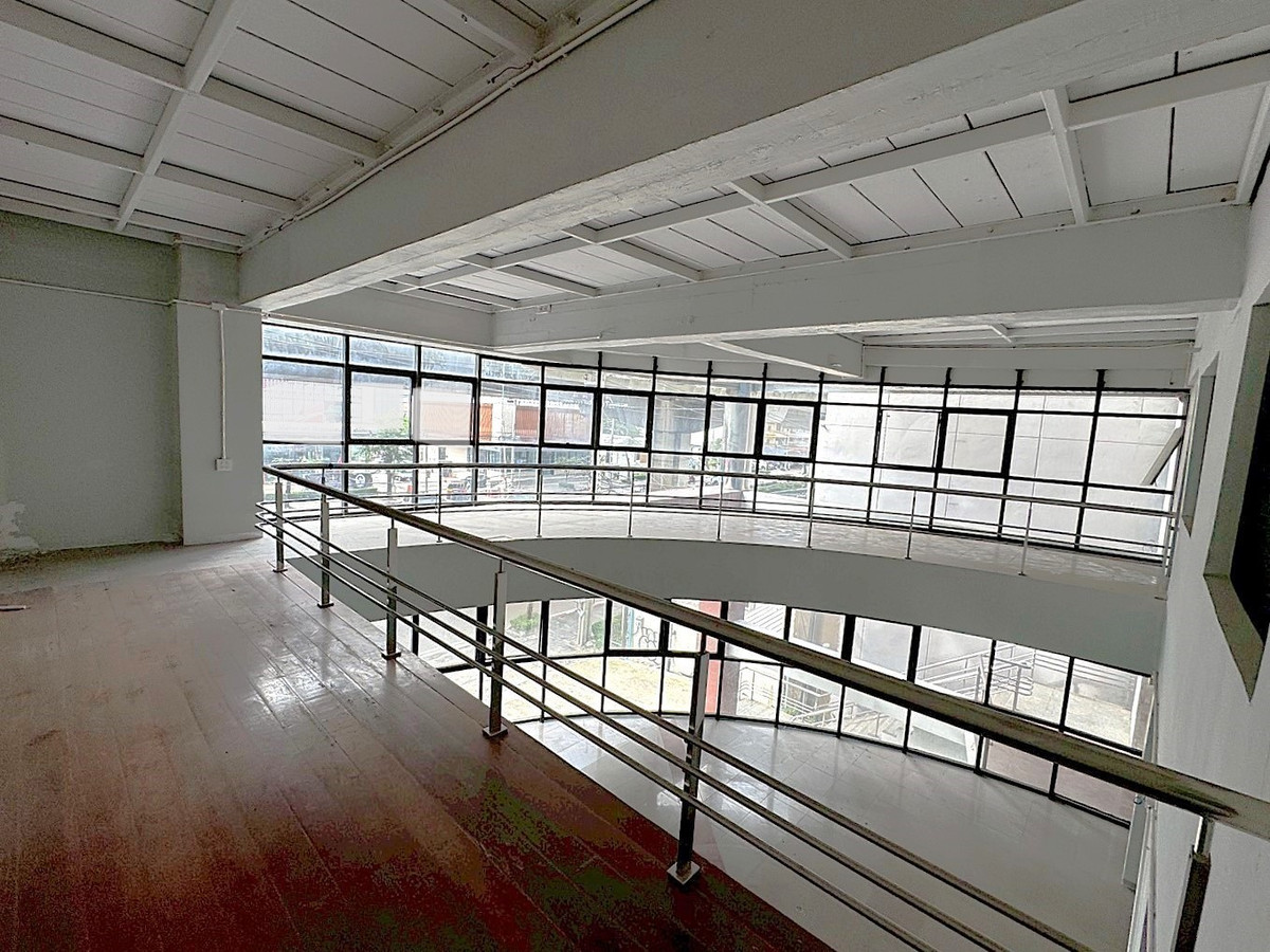 For RentShop HouseRama9, Petchburi, RCA : 🏢 A 7-storey building with a solid structure, located on Rama 9 Road 💥  Special Price 💥 ** NO CO-AGENT ** 