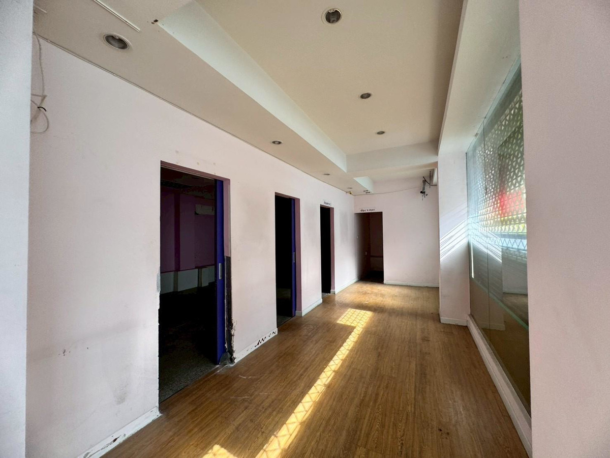 For RentOfficeRamkhamhaeng, Hua Mak : Office space for rent, 1st floor and mezzanine, beautiful open building, next to Ramkhamhaeng Road (N.1920)