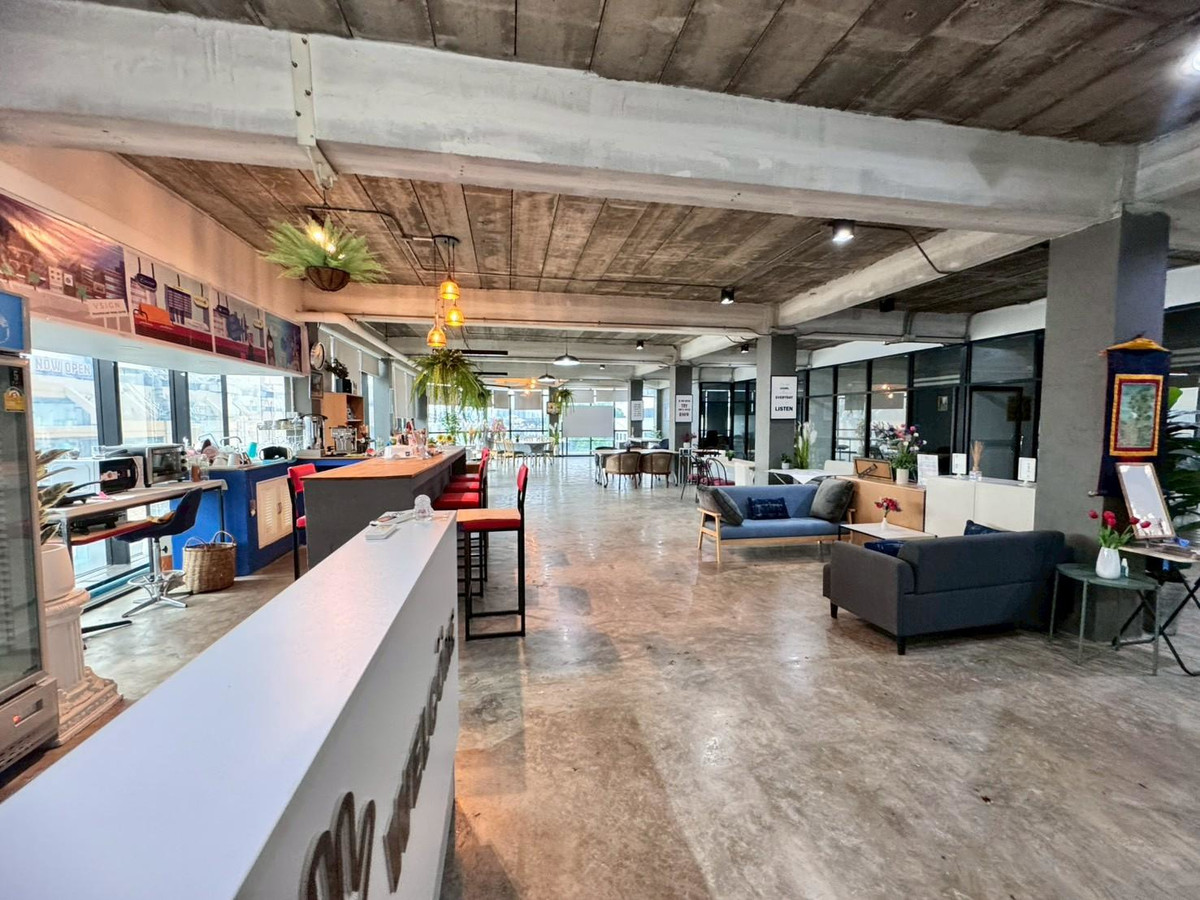 For RentOfficeRamkhamhaeng, Hua Mak : Office space for rent, 5th floor, beautiful open building, suitable for doing business. Next to Ramkhamhaeng Road (N.1923)