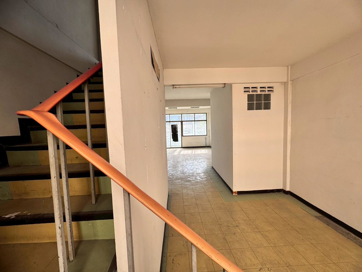 Shop HouseRamkhamhaeng, Hua Mak : Commercial building for sale/rent, Ramkhamhaeng 12, good location, near the Orange Line MRT station (N.1919)