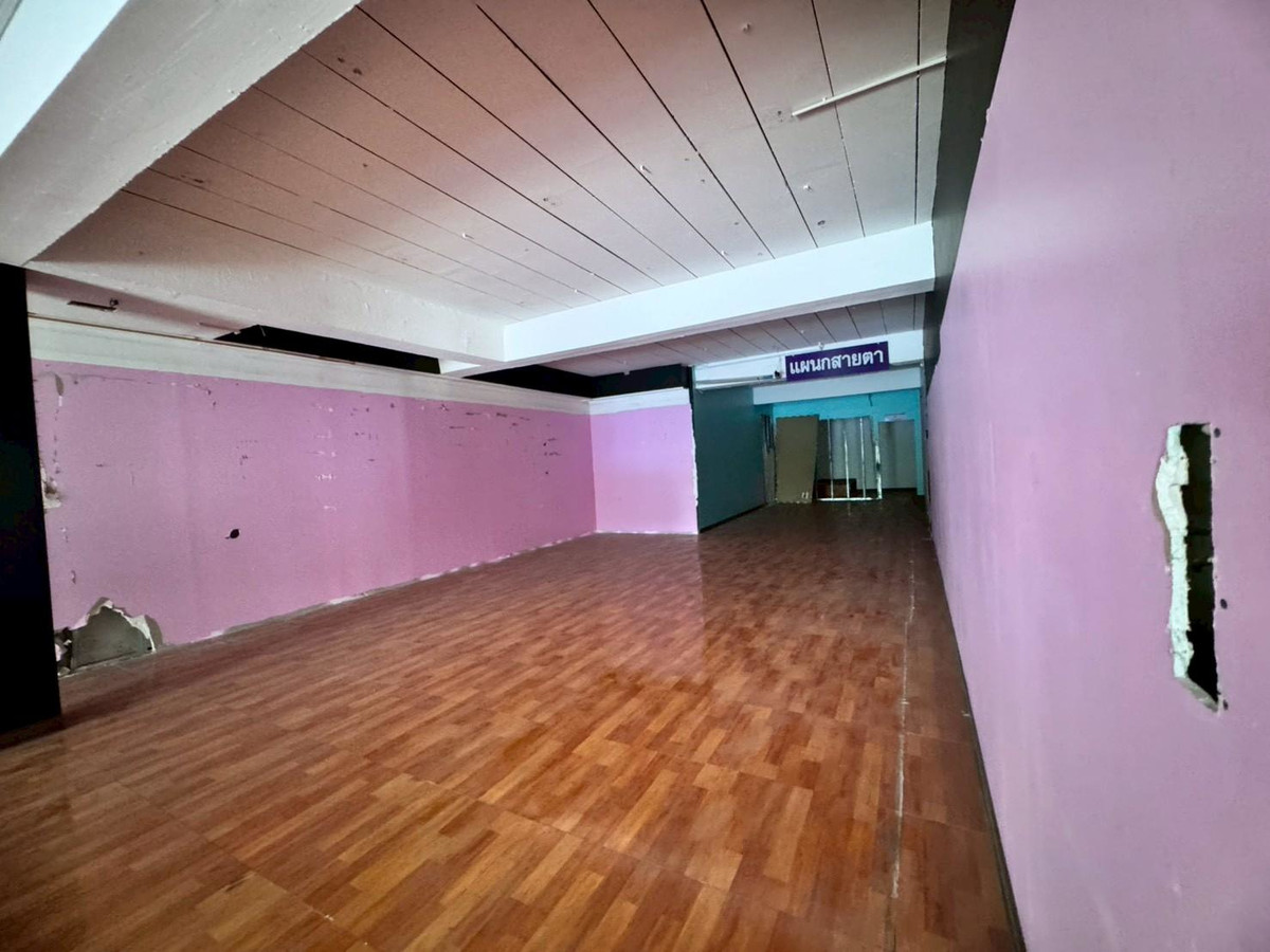 For RentOfficeRamkhamhaeng, Hua Mak : Office space for rent, 1st floor and mezzanine, beautiful open building, next to Ramkhamhaeng Road (N.1920)