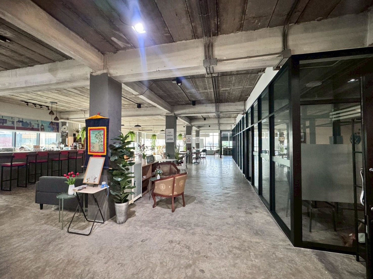 For RentOfficeRamkhamhaeng, Hua Mak : Office space for rent, 5th floor, beautiful open building, suitable for doing business. Next to Ramkhamhaeng Road (N.1923)