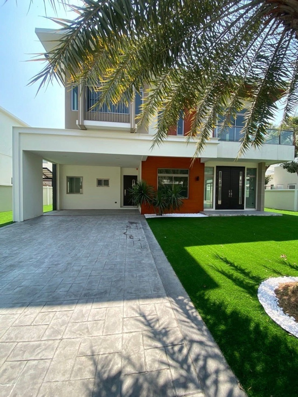 For RentHouseLadkrabang, Suwannaphum Airport : 📢👇Spacious Luxury Home for Rent . Easy access to Sukhumvit Road,expressways, and lifestyle hubs, surrounded by top international schools and community malls.