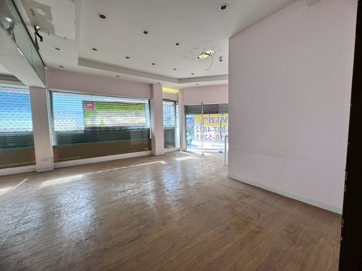 For RentOfficeRamkhamhaeng, Hua Mak : Office space for rent, 1st floor and mezzanine, beautiful open building, next to Ramkhamhaeng Road (N.1920)