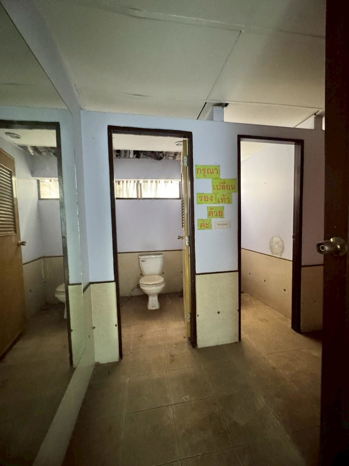 For RentOfficeRamkhamhaeng, Hua Mak : Office space for rent, 1st floor and mezzanine, beautiful open building, next to Ramkhamhaeng Road (N.1920)