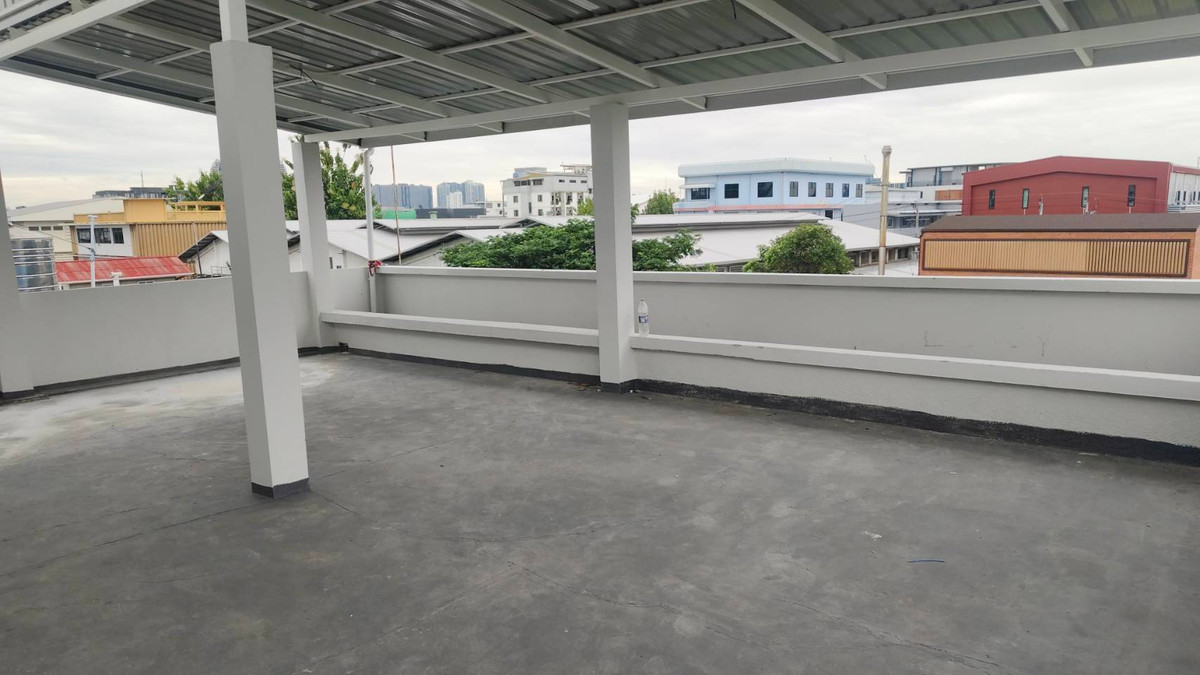 For RentOfficeBangna, Bearing, Lasalle : ✨Rent | Commercial building Bearing, 400 sqm, BTS Bearing, MRT Si Bearing Yellow Line, warehouse office, 3-phase electricity, epoxy flooring, e-commerce space, SME office, Bang Na area, BITEC nearby
