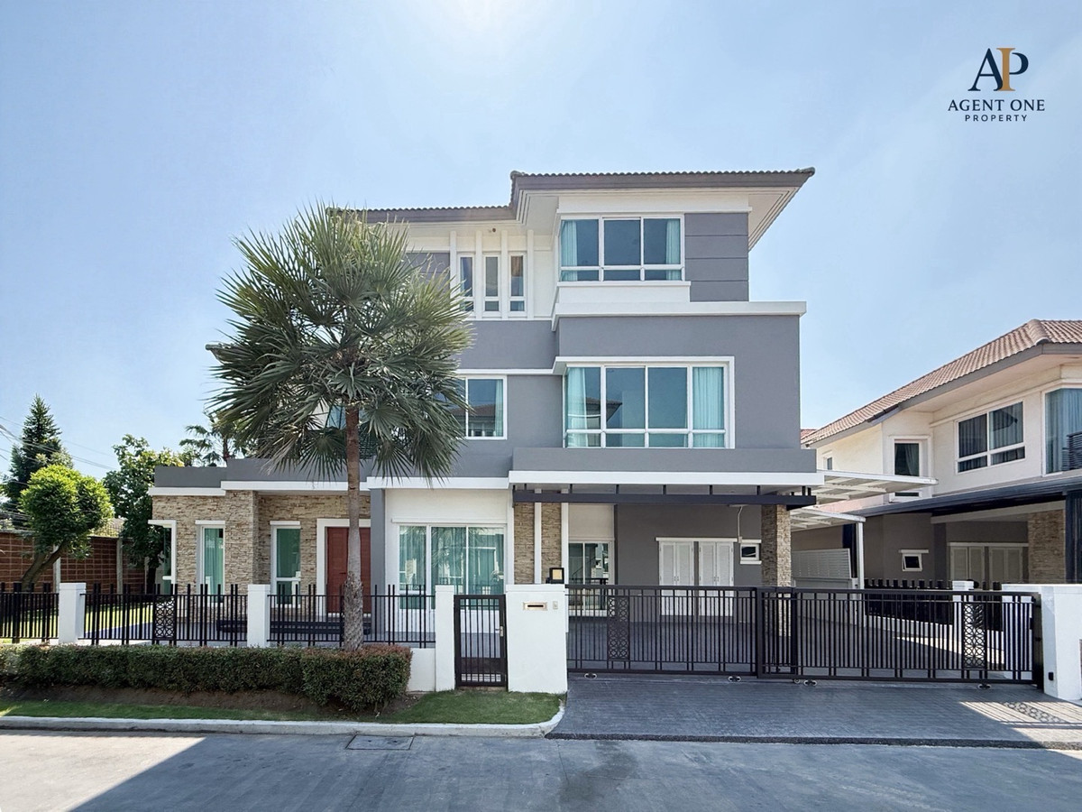 For SaleHousePattanakan, Srinakarin : Best price in the newly renovated project, Grand Bangkok Boulevard Rama 9 - Srinakarin, 3-story detached house, only 26.9 million.