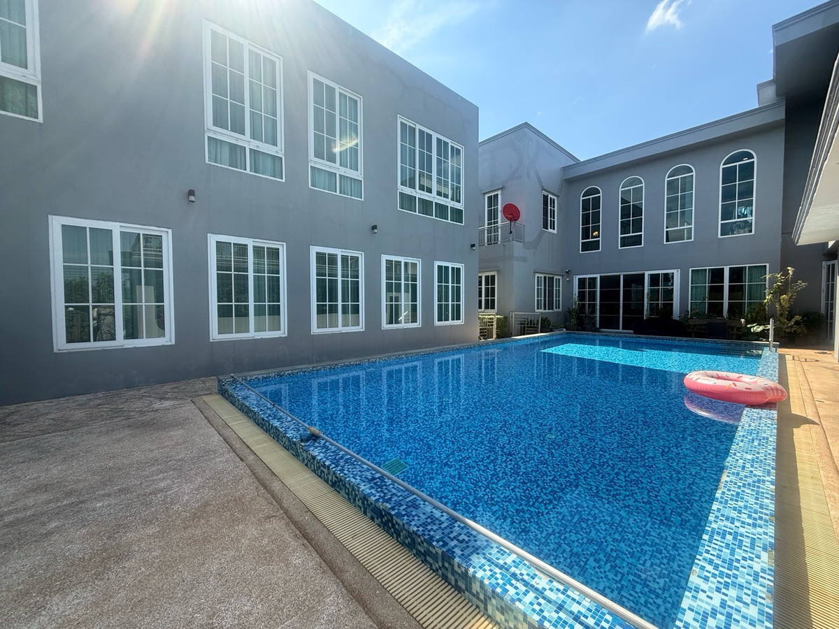 ขายนวมินทร์ รามอินทรา : พูลวิลล่าหรู บ้าน 2 หลัง 1 สระว่ายน้ำ แยกบ้านพักแม่บ้าน ติดสนามกอล์ฟ Panya Indra ติดแฟชั่นไอซ์แลนต์ หมู่บ้านอินทรากอล์ฟ วิว ถนนปัญญาอินทรา