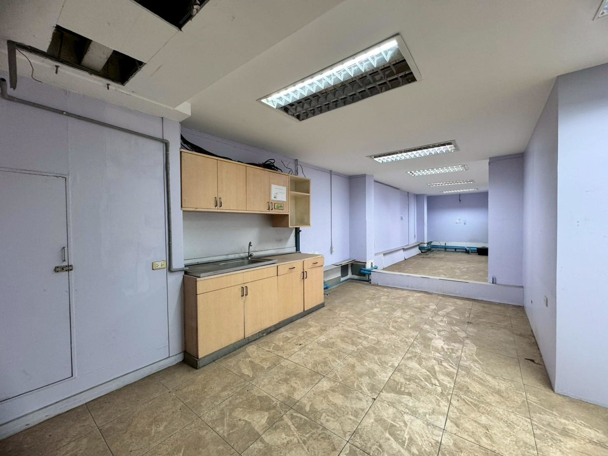 For RentOfficeRamkhamhaeng, Hua Mak : Office space for rent, 1st floor and mezzanine, beautiful open building, next to Ramkhamhaeng Road (N.1920)