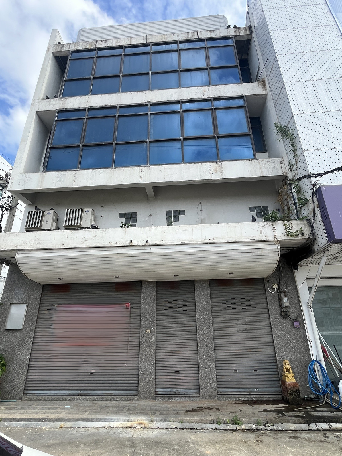 ขายอาคารพาณิชย์นครสวรรค์ : ขายอาคารพาณิชย์ 3 ชั้น พร้อมชั้นลอย จำนวน 2 คูหา พร้อมที่ดิน ตัวเมืองนครสวรรค์ 