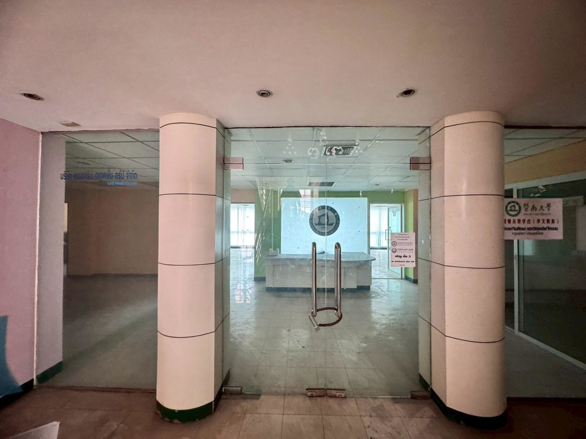 For RentOfficeRamkhamhaeng, Hua Mak : Office space for rent, 3rd floor, beautiful open building, suitable for doing business. Next to Ramkhamhaeng Road (N.1921)