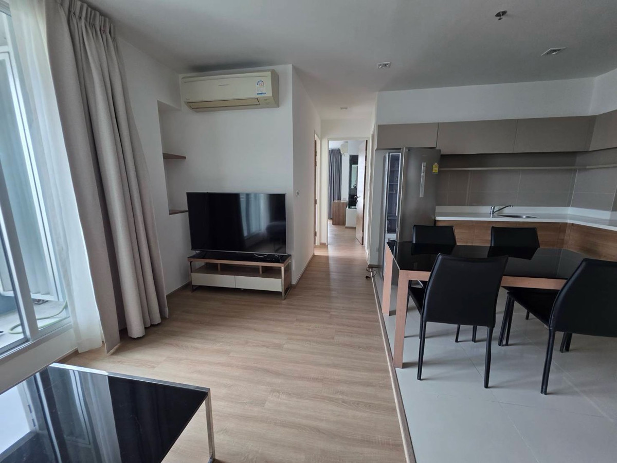 For RentCondoSapankwai,Jatujak : Newly renovated bedroom Ready to move in immediately. Corner room Beautiful view, not blocked. The wind blows all the time like youre in a vacation home.