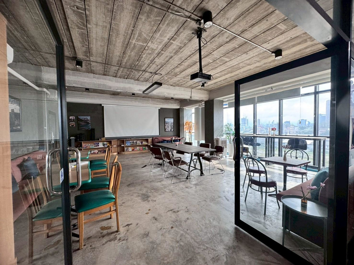 For RentOfficeRamkhamhaeng, Hua Mak : Office space for rent, 5th floor, beautiful open building, suitable for doing business. Next to Ramkhamhaeng Road (N.1923)