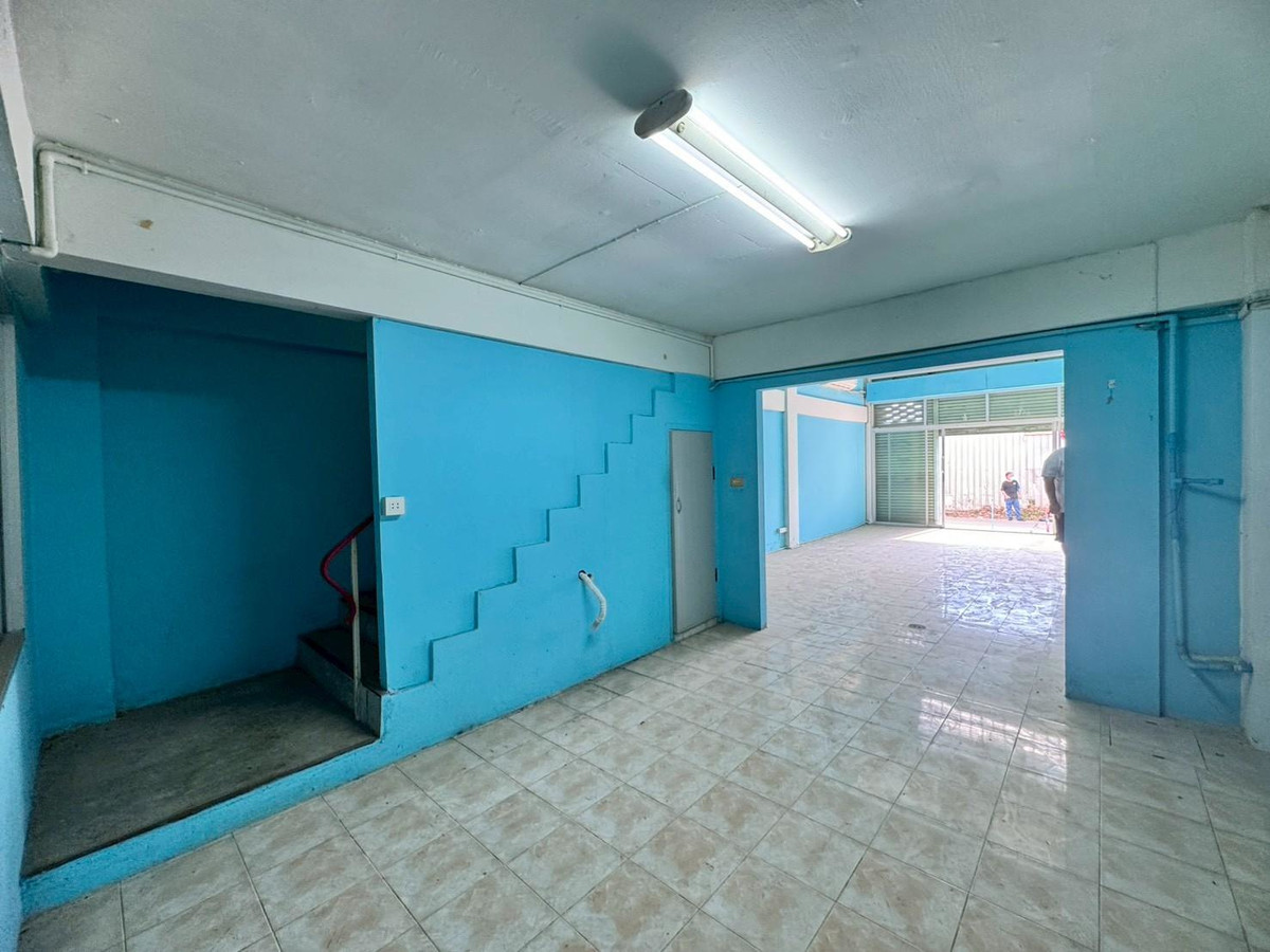 Shop HouseRamkhamhaeng, Hua Mak : Commercial building for sale/rent, Ramkhamhaeng 12, good location, near the Orange Line MRT station (N.1919)