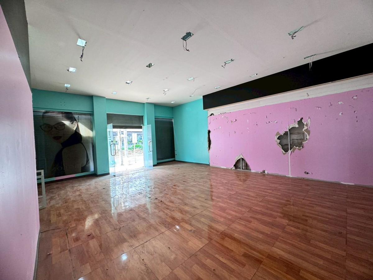 For RentOfficeRamkhamhaeng, Hua Mak : Office space for rent, 1st floor and mezzanine, beautiful open building, next to Ramkhamhaeng Road (N.1920)