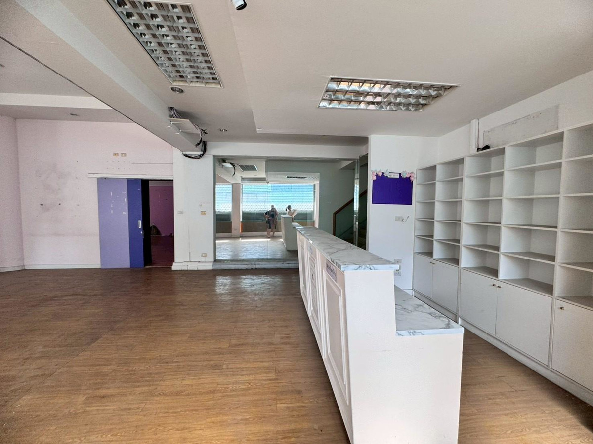 ให้เช่าสำนักงานรามคำแหง หัวหมาก : ให้เช่าพื้นที่สำนักงาน ชั้น 1 และชั้นลอย อาคารโล่งสวย ติดถนนรามคำแหง (N.1920)