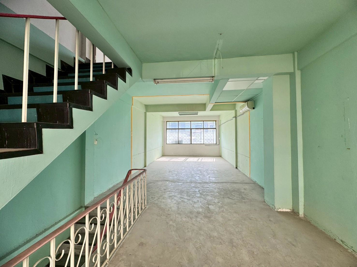 Shop HouseRamkhamhaeng, Hua Mak : Commercial building for sale/rent, Ramkhamhaeng 12, good location, near the Orange Line MRT station (N.1919)
