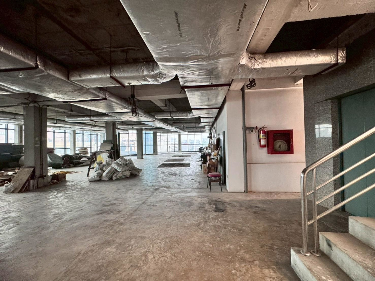 For RentOfficeRamkhamhaeng, Hua Mak : Office space for rent, 6th floor, beautiful open building, suitable for doing business. Next to Ramkhamhaeng Road (N.1924)