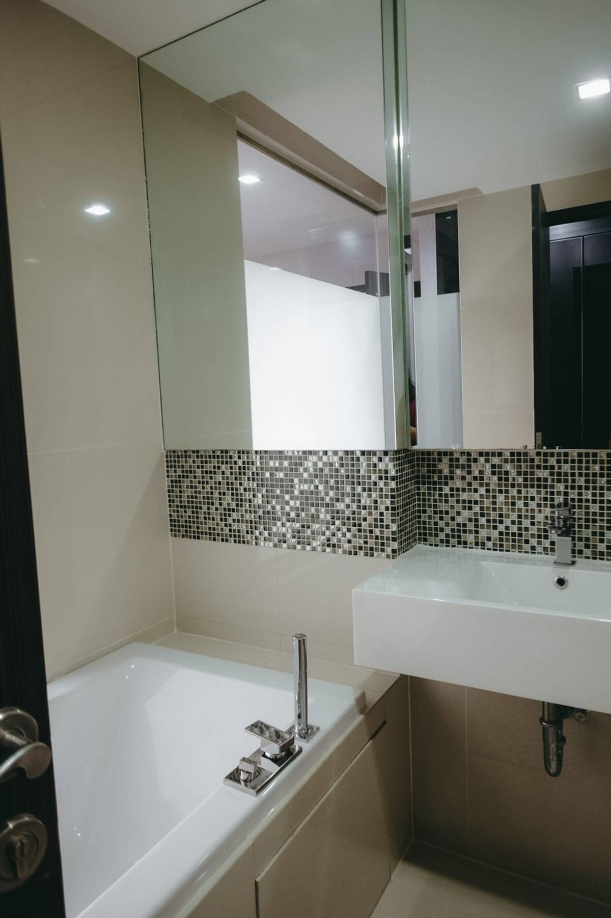 For RentCondoOnnut, Udomsuk : Rhythm Sukhumvit 44/1 for rent, 33,000 baht [MKr251203]