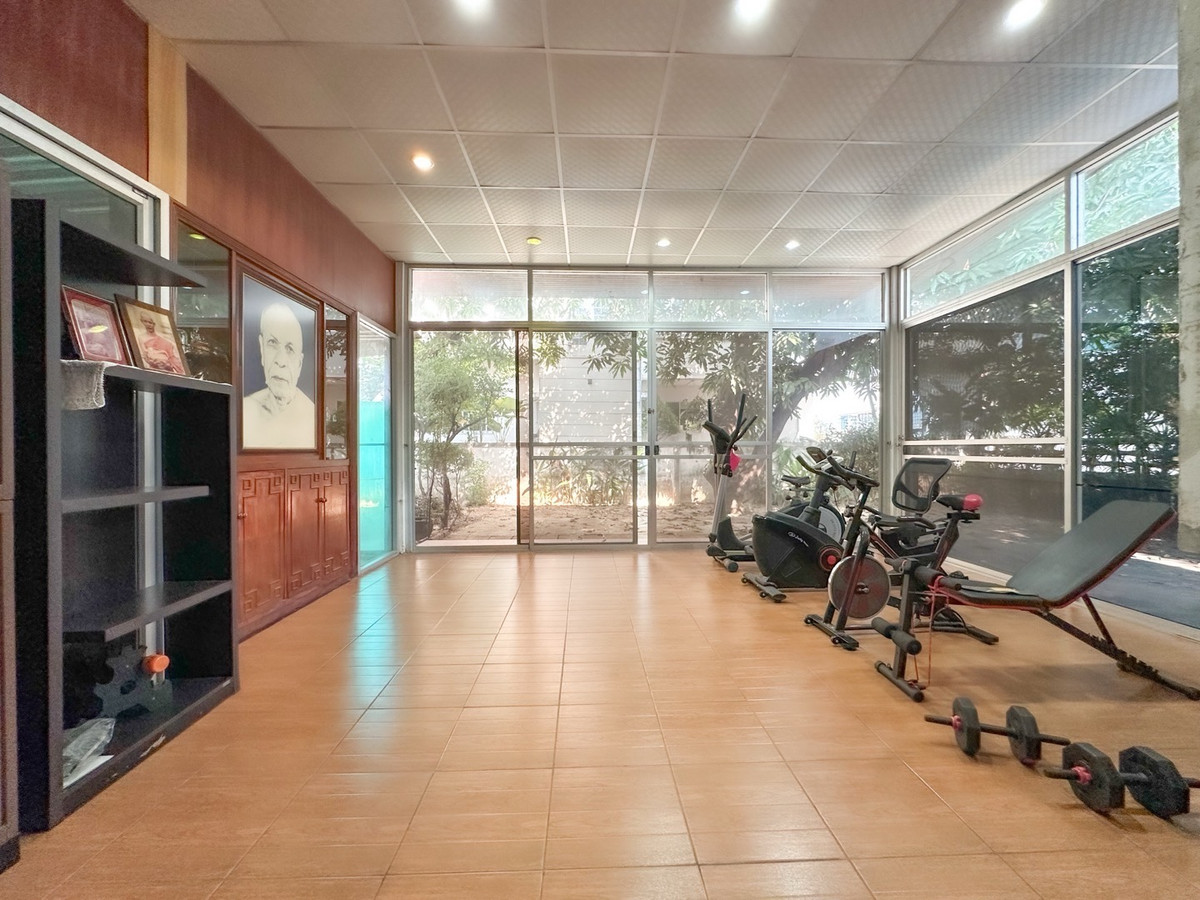 For SaleHome OfficePinklao, Charansanitwong : Home office 208 sq m., near the expressway 700 m., parking for 15 cars! Soi Thung Mangkorn 15, price 19 million baht.