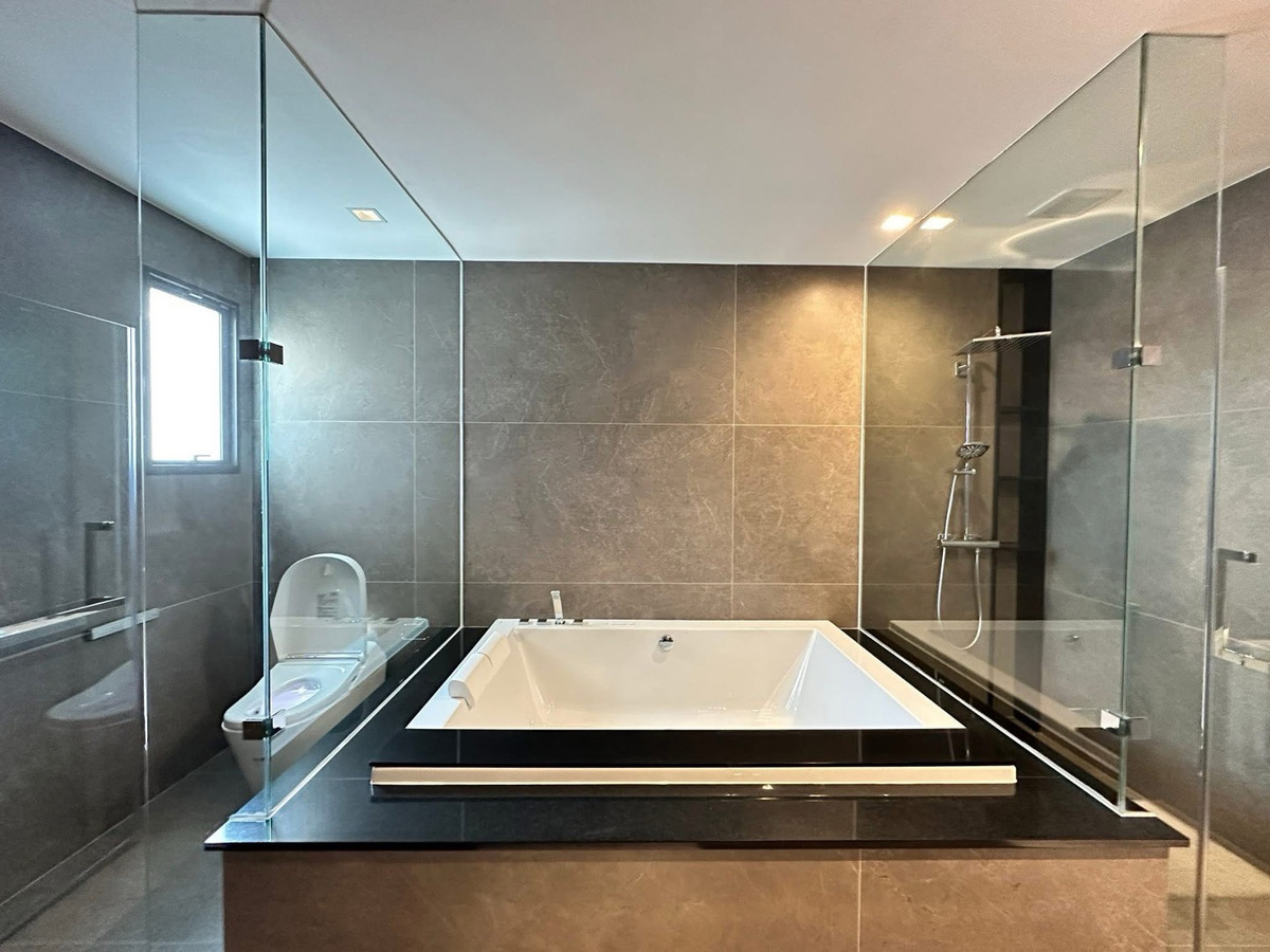 For RentHouseLadkrabang, Suwannaphum Airport : FOR RENT BANGKOK LUXURY HOME BY GRAND BANGKOK BOULEVARD KRUNGTHEP KREETHA PROJECT • NEAR INTERNATIONAL SCHOOL