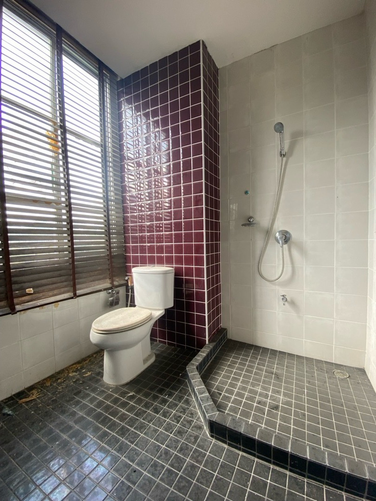 ขายทาวน์โฮมลาดพร้าว เซ็นทรัลลาดพร้าว : ขายด่วนครับ! ทาวน์โฮม4ชั้น 5นอน,5น้ำModern Luxury Town Home ลาดพร้าว-แยกรัชดา ใกล้สถานีรถไฟฟ้า&รถไฟฟ้าใต้ดิน( เหมาะทั้งพักอาศัย&ทำธุรกิจ )ทำเลชั้นในของกรุงเทพ-ย่านธุระกิจ การเดินทางสะดวก ใกล้ทางด่วน เดินทางเข้าใจกลางเมืองเอกมัย ทองหล่อ สุขุมวิ