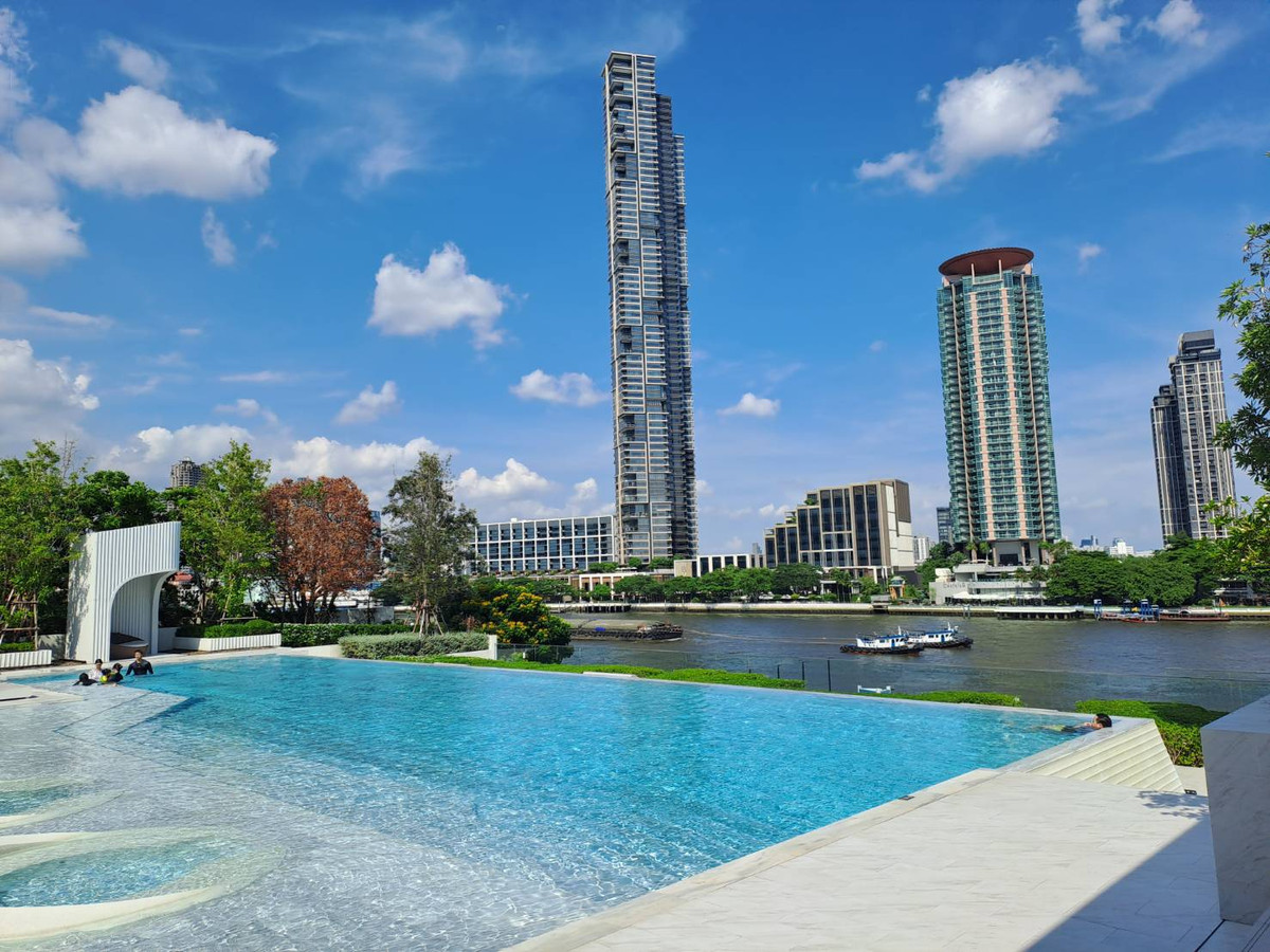 For RentCondoWongwianyai, Charoennakor : Swimming pool next to the river. Must be here for rent. Chapter Charoennakorn 0896622000