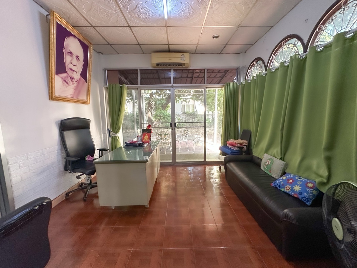 For SaleHome OfficePinklao, Charansanitwong : Home office 208 sq m., near the expressway 700 m., parking for 15 cars! Soi Thung Mangkorn 15, price 19 million baht.