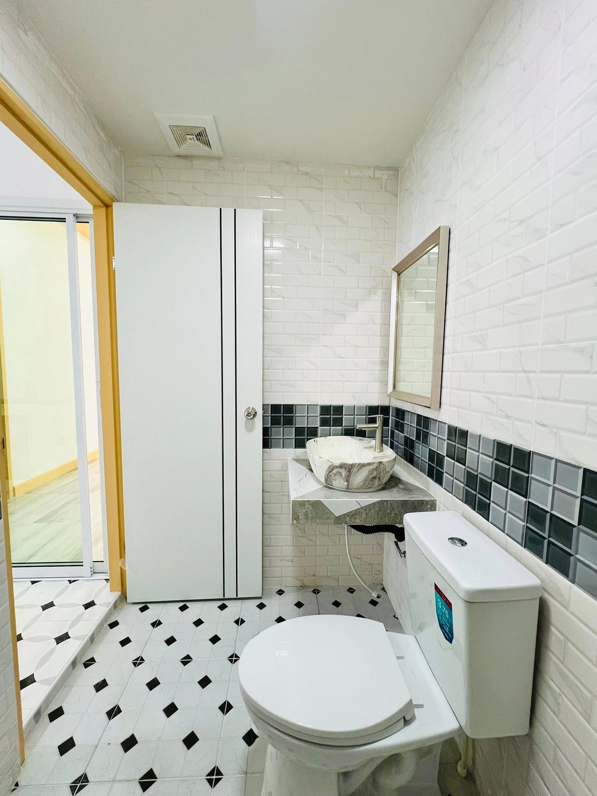 For SalePattaya, Bangsaen, Chonburi : LT Village 10/2 / 2 Bedrooms (For Sale), LT Village 10/2 / 2 Bedrooms (FOR SALE) BEWN002