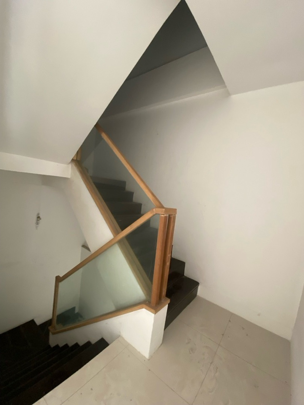 ขายทาวน์โฮมลาดพร้าว เซ็นทรัลลาดพร้าว : ขายด่วนครับ! ทาวน์โฮม4ชั้น 5นอน,5น้ำModern Luxury Town Home ลาดพร้าว-แยกรัชดา ใกล้สถานีรถไฟฟ้า&รถไฟฟ้าใต้ดิน( เหมาะทั้งพักอาศัย&ทำธุรกิจ )ทำเลชั้นในของกรุงเทพ-ย่านธุระกิจ การเดินทางสะดวก ใกล้ทางด่วน เดินทางเข้าใจกลางเมืองเอกมัย ทองหล่อ สุขุมวิ