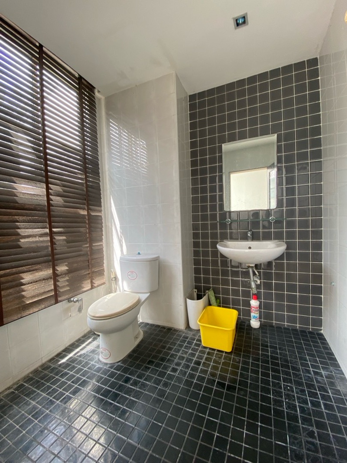 ขายทาวน์โฮมลาดพร้าว เซ็นทรัลลาดพร้าว : ขายด่วนครับ! ทาวน์โฮม4ชั้น 5นอน,5น้ำModern Luxury Town Home ลาดพร้าว-แยกรัชดา ใกล้สถานีรถไฟฟ้า&รถไฟฟ้าใต้ดิน( เหมาะทั้งพักอาศัย&ทำธุรกิจ )ทำเลชั้นในของกรุงเทพ-ย่านธุระกิจ การเดินทางสะดวก ใกล้ทางด่วน เดินทางเข้าใจกลางเมืองเอกมัย ทองหล่อ สุขุมวิ