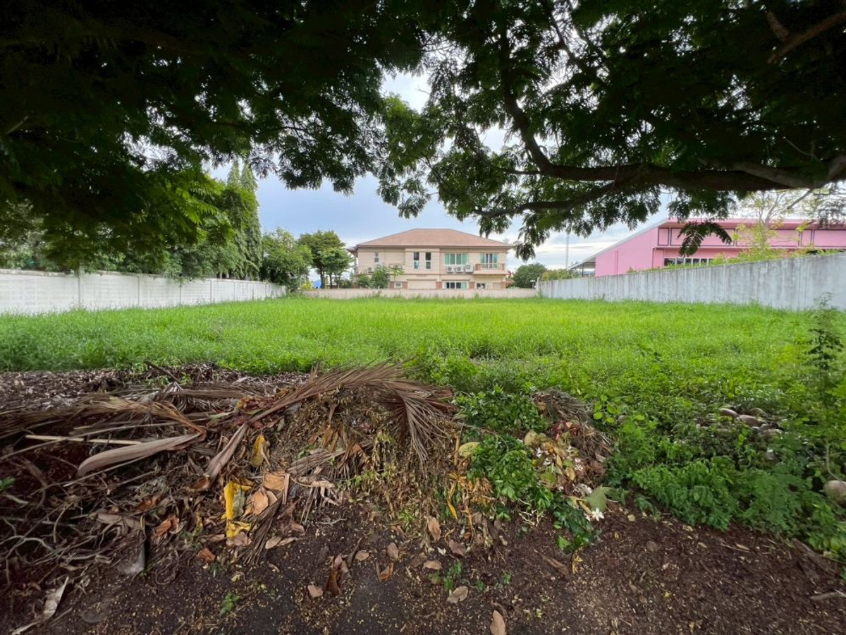 For SaleLandSamut Prakan,Samrong : Empty land for sale already filled Green Valley Village, Bangna-Trad, km. 15, beautiful plot, good location, ready to build a house.