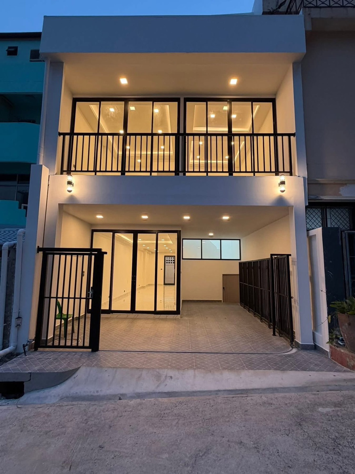For SaleTownhomePattaya, Bangsaen, Chonburi : Townhome Pattaya / 4 Bedrooms (For Sale), Townhome Pattaya / 4 Bedrooms (FOR SALE) AM012