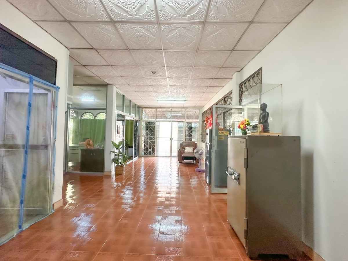 For SaleHome OfficePinklao, Charansanitwong : Home office 208 sq m., near the expressway 700 m., parking for 15 cars! Soi Thung Mangkorn 15, price 19 million baht.