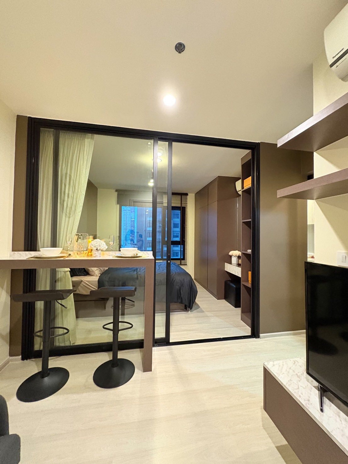 ให้เช่าคอนโดพระราม 9 เพชรบุรีตัดใหม่ RCA : For RENT 🌟คอนโด Life asoke ติด MRT เพชรบุรี & AirportLink มักกะสัน - 1 ห้องนอน ราคาดีมาก คอนโดสะดวกสบาย มีความปลอดภัยสูง