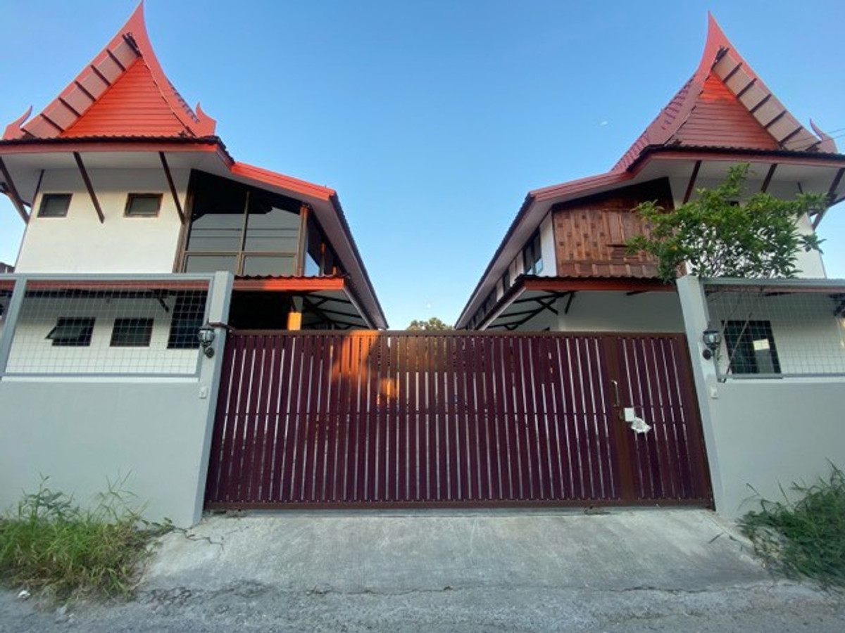 For RentHouseLadprao101, Happy Land, The Mall Bang Kapi : Newly built 2-storey detached house for rent, area 100 square meters, Soi Lat Phrao 101, suitable for living and office use, parking for 4 cars.