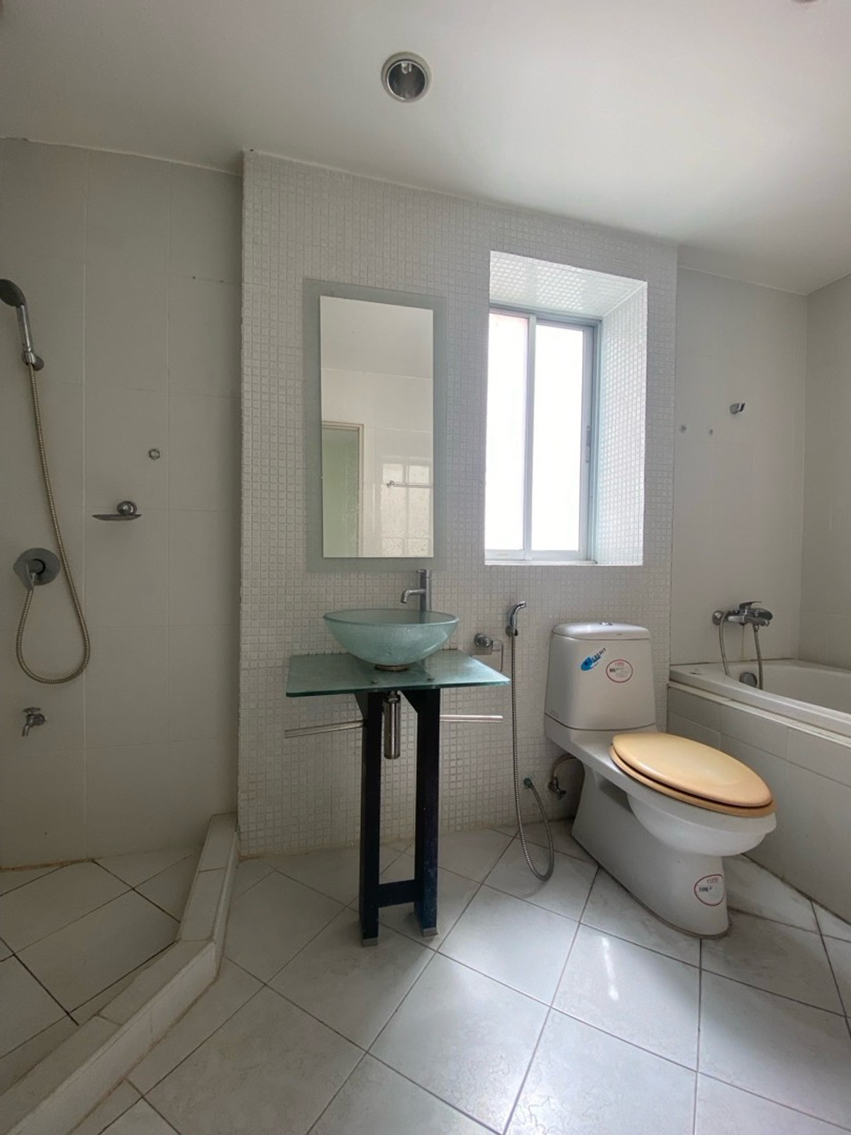 ขายทาวน์โฮมลาดพร้าว เซ็นทรัลลาดพร้าว : ขายด่วนครับ! ทาวน์โฮม4ชั้น 5นอน,5น้ำModern Luxury Town Home ลาดพร้าว-แยกรัชดา ใกล้สถานีรถไฟฟ้า&รถไฟฟ้าใต้ดิน( เหมาะทั้งพักอาศัย&ทำธุรกิจ )ทำเลชั้นในของกรุงเทพ-ย่านธุระกิจ การเดินทางสะดวก ใกล้ทางด่วน เดินทางเข้าใจกลางเมืองเอกมัย ทองหล่อ สุขุมวิ