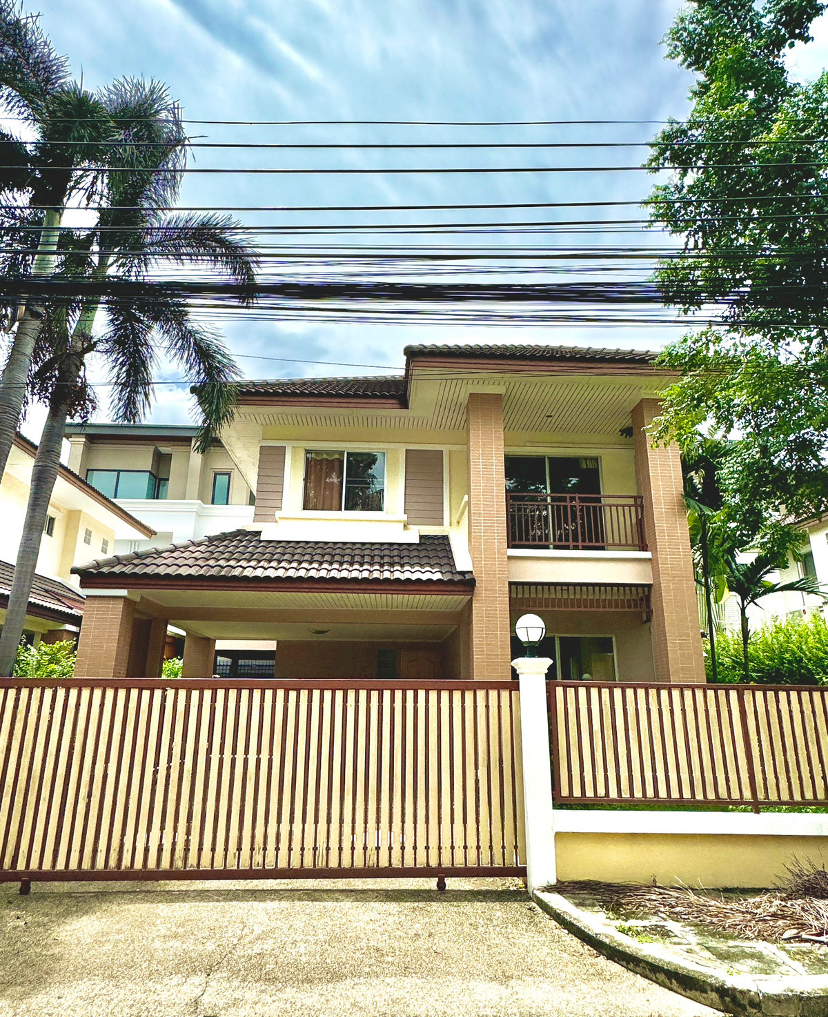 ให้เช่าบ้านมีนบุรี-ร่มเกล้า : ให้เช่าบ้านเดี่ยว สัมมากร รามคำแหง 112 โทร 0999983897