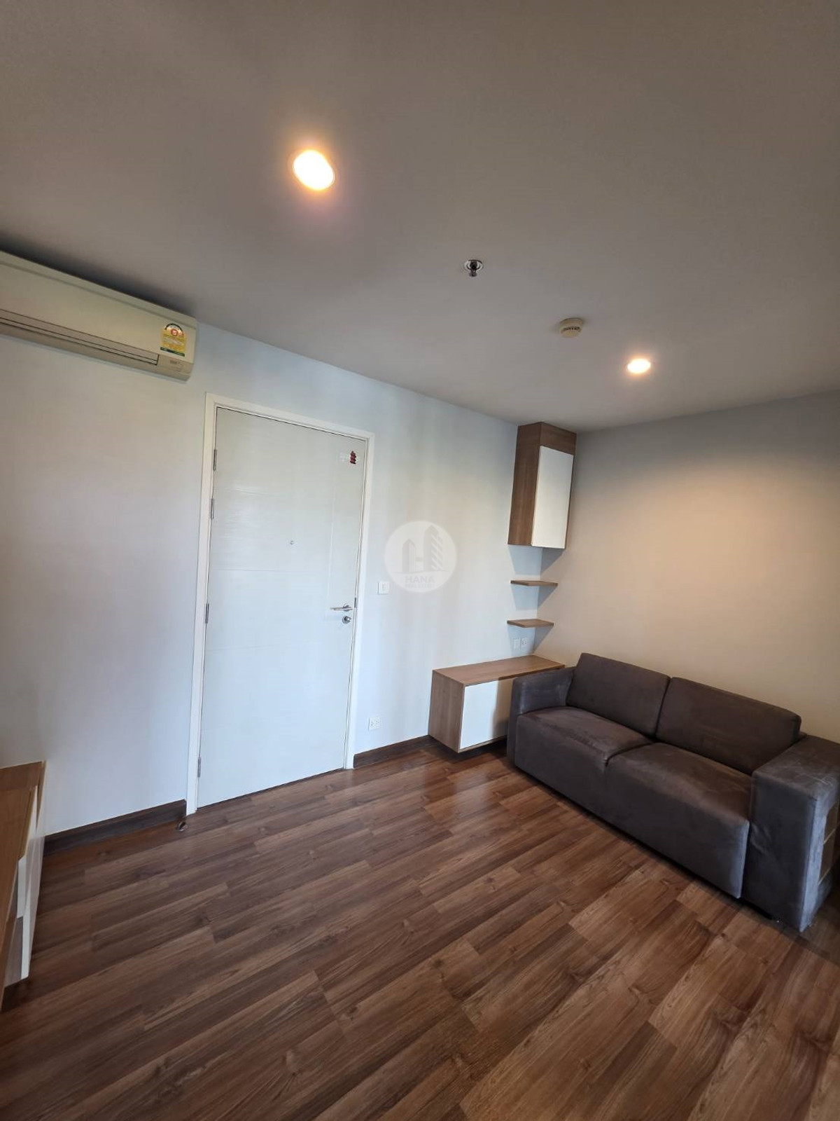 For RentCondoRattanathibet, Sanambinna : For rent! Condo Centric Tiwanon, beautiful room, ready to move in, price only 9,000 baht, near MRT.