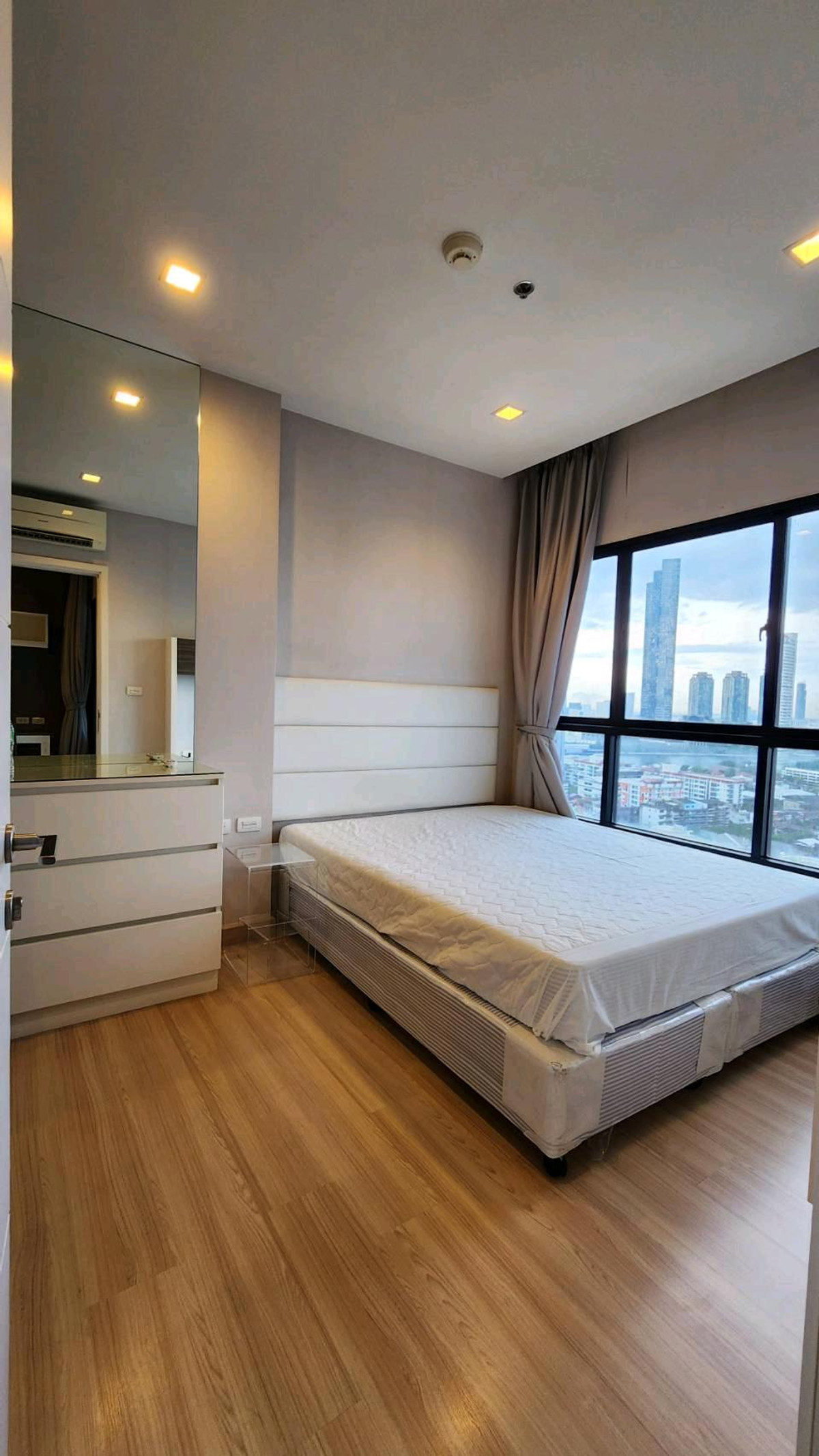 For RentCondoWongwianyai, Charoennakor : HotDeal​🔥🔥  For Rent​ | Prime Location and Special Price, Condo at Urbano Absolute Sathorn - Taksin MD-25027710
