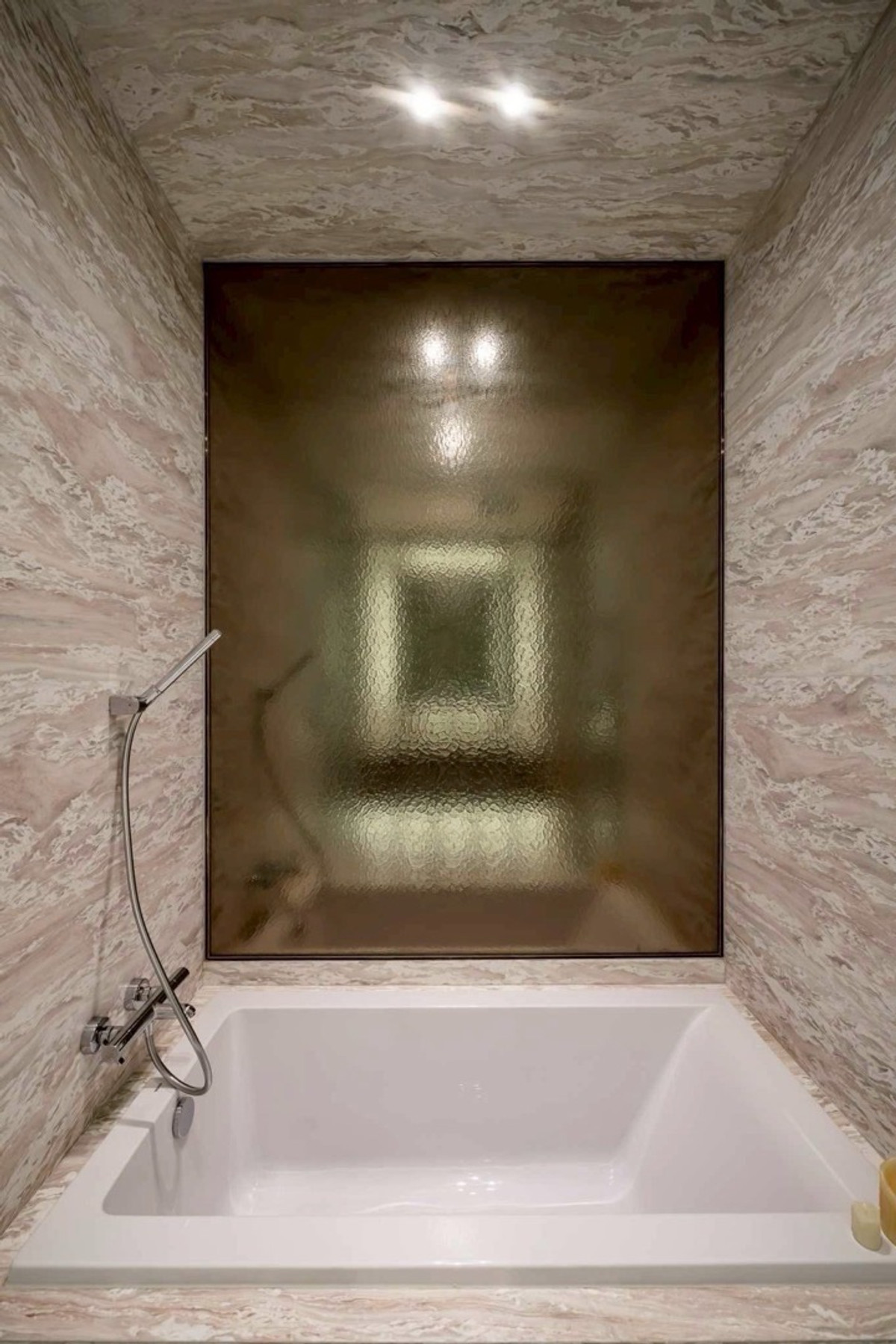 ให้เช่าคอนโดวิทยุ ชิดลม หลังสวน : 📢👇 คอนโดซูเปอร์ลักชัวรี ใจกลางถนนหลังสวน!ใช้ชีวิตระดับพรีเมียม เดินทางสะดวกถึงย่านช้อปปิ้ง ร้านอาหาร และแหล่งไลฟ์สไตล์ชั้นนำของกรุงเทพฯ ใกล้ Central Embassy, Central Chidlom, Gaysorn Village, Mercury Ville และเพียงไม่ไกลจาก สวนลุมพินี