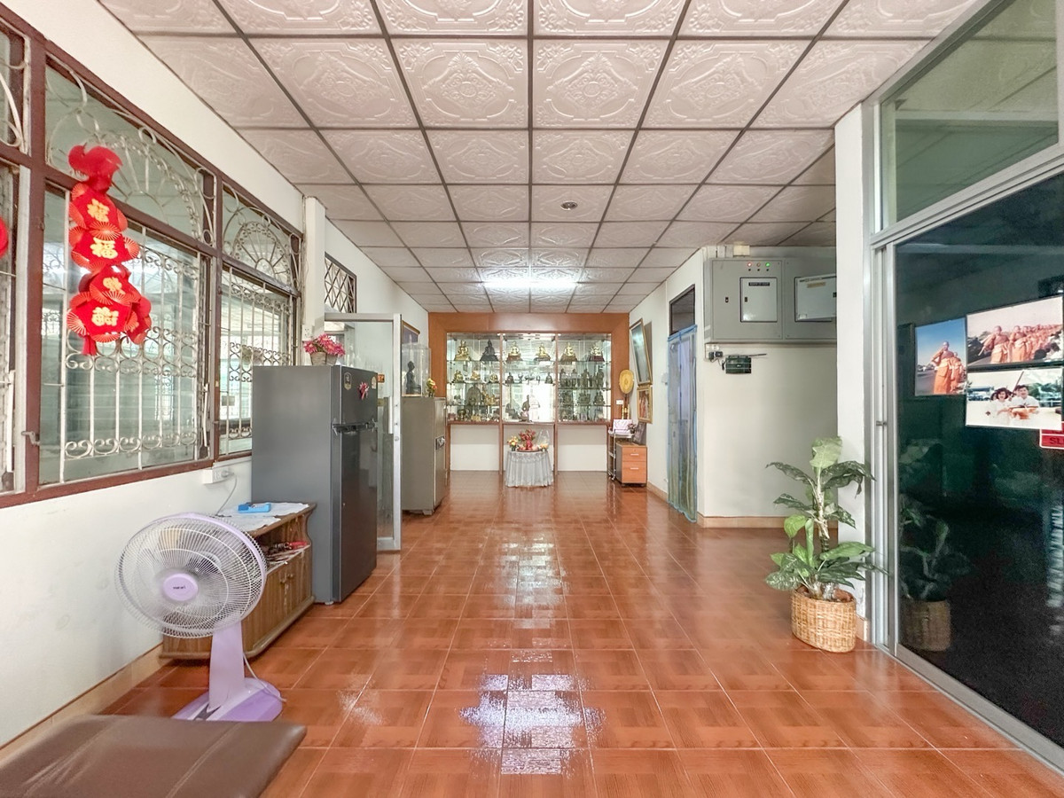 For SaleHome OfficePinklao, Charansanitwong : Home office 208 sq m., near the expressway 700 m., parking for 15 cars! Soi Thung Mangkorn 15, price 19 million baht.