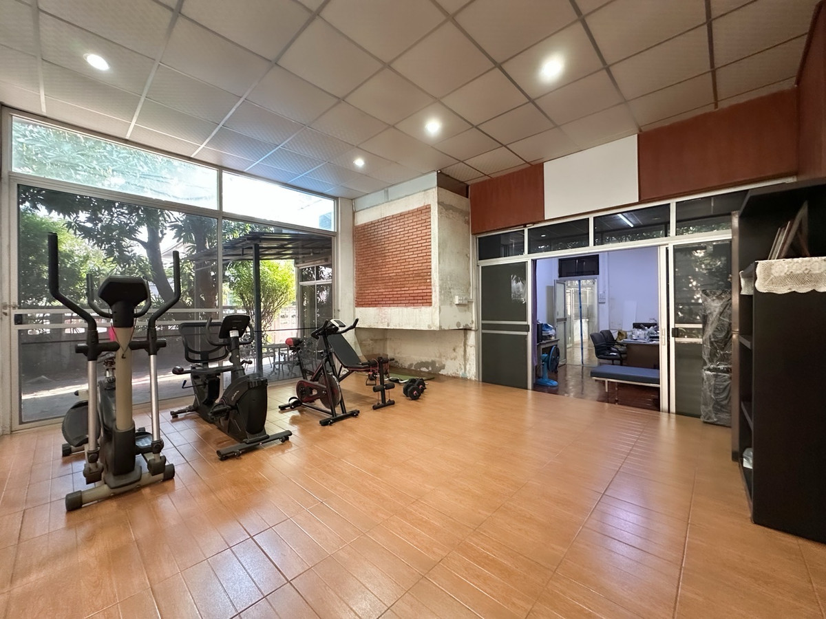 For SaleHome OfficePinklao, Charansanitwong : Home office 208 sq m., near the expressway 700 m., parking for 15 cars! Soi Thung Mangkorn 15, price 19 million baht.